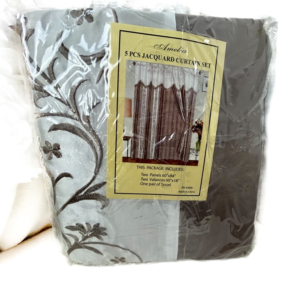 Amelia 5PC Jacquard Curtain Set‎ NWT